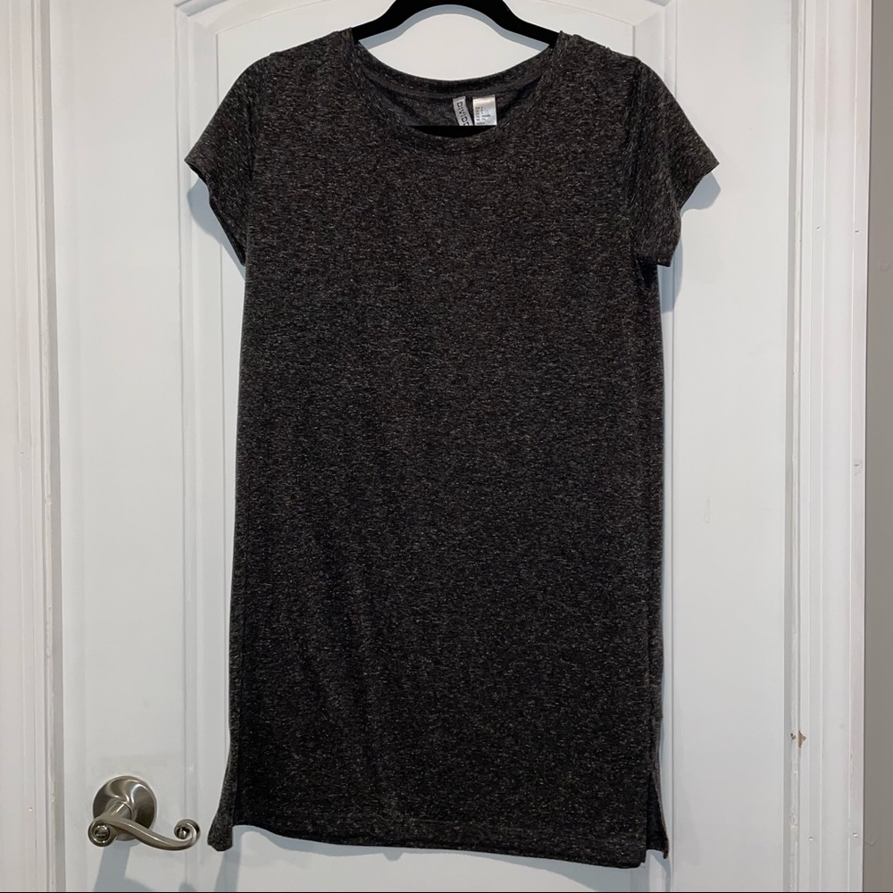 🔥 3 for $15 🔥
Divided size small t-shirt dress